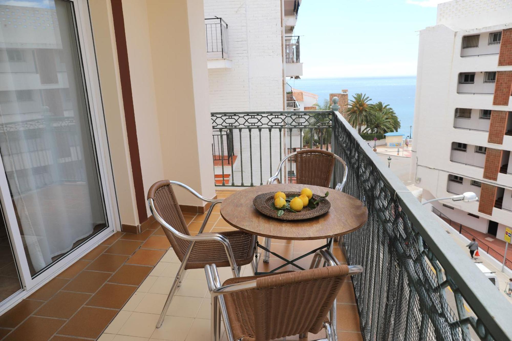 Apartamentos Latin Nerja Dış mekan fotoğraf