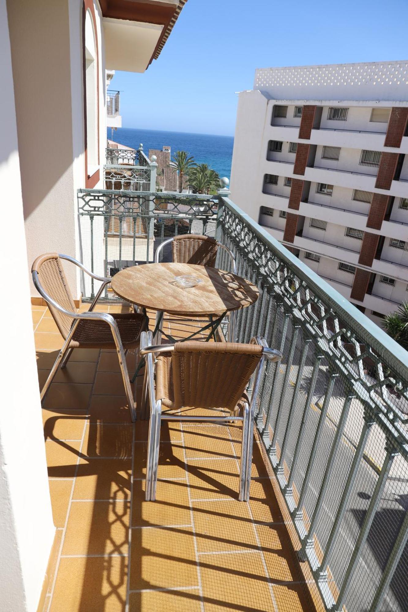 Apartamentos Latin Nerja Dış mekan fotoğraf
